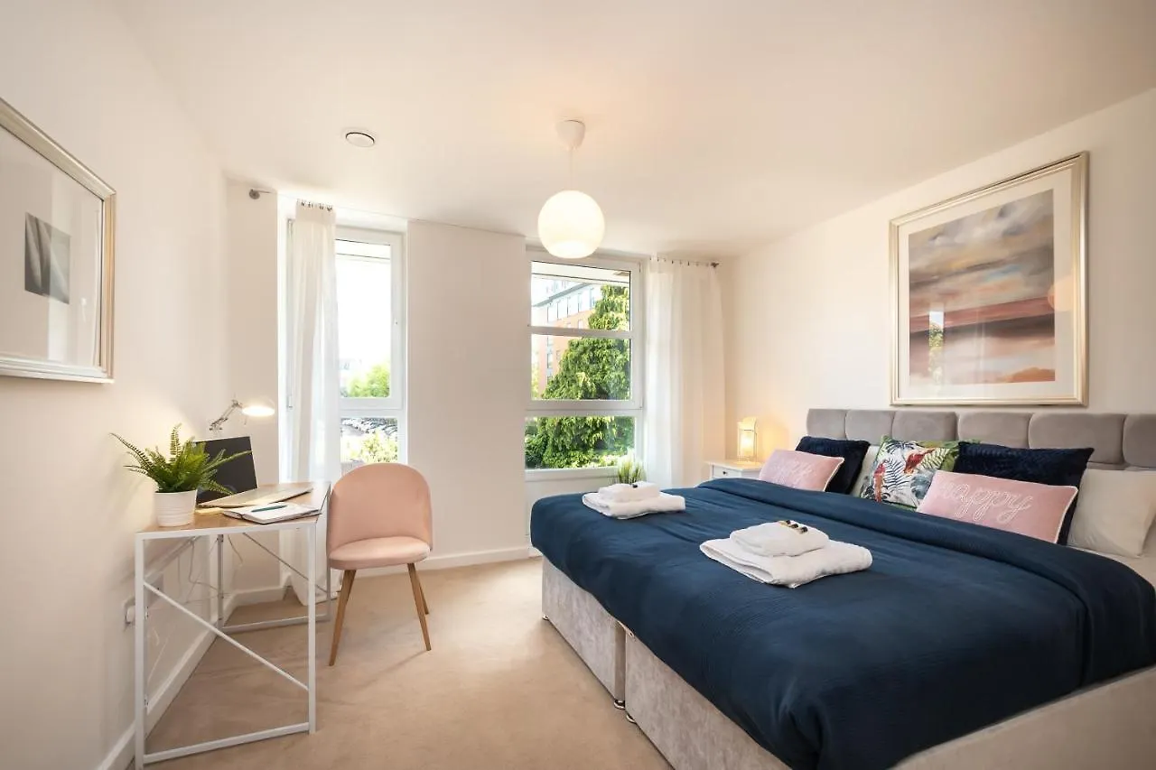 Best Price - Contact Us -Cityscape Beautiful Apartment In The Heart Of The Action Southampton