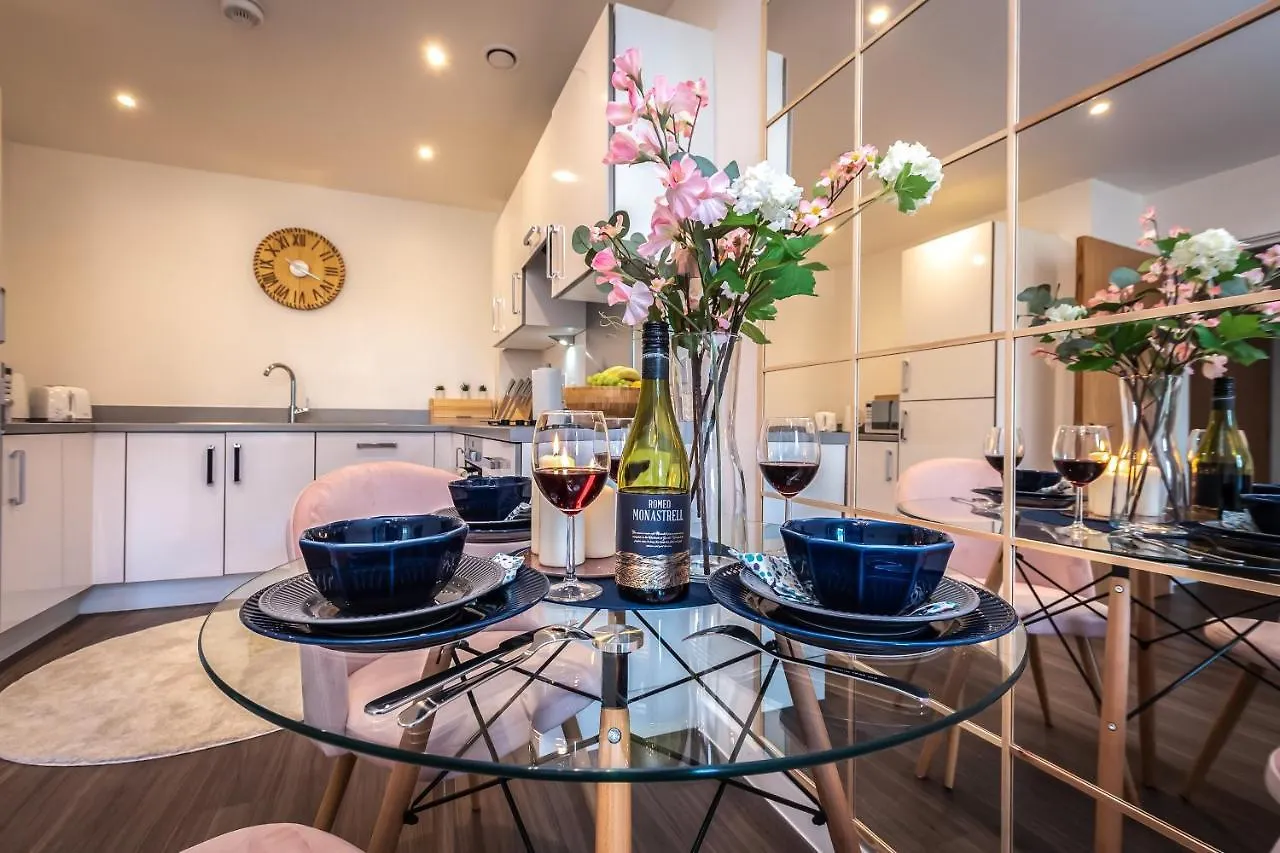 Best Price - Contact Us -Cityscape Beautiful Apartment In The Heart Of The Action Southampton 0*,  United Kingdom