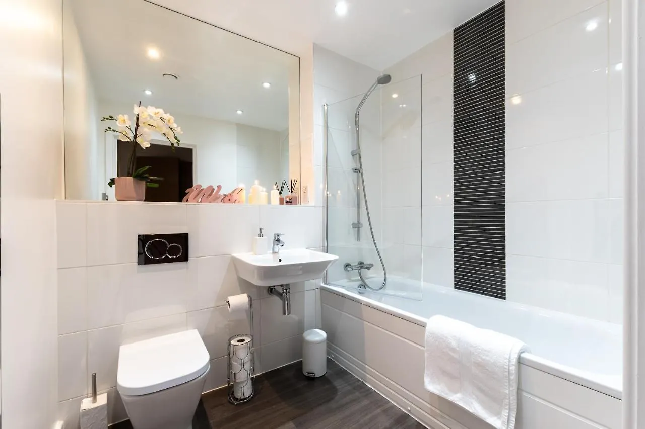 Best Price - Contact Us -Cityscape Beautiful Apartment In The Heart Of The Action Southampton